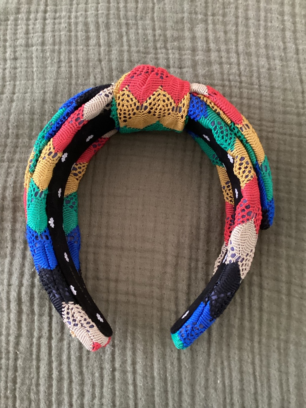Lele Sadoughi Rainbow Shell Eyelet Veronica knotted headband